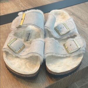 Worn twice indoors only. Very comfortable and cute. Size 8 (39).